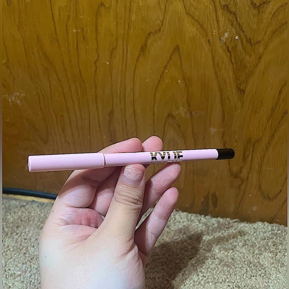 Kylie Jenner Black Matte Eyeliner
